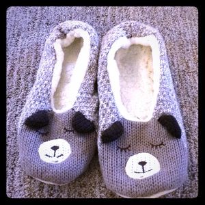Soft barely used slippers, worn 2 times!